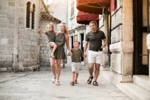 Reagrupamento familiar na Europa: como regularizar a residência de cônjuges e filhos